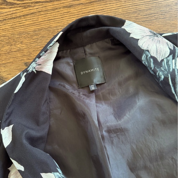 Dynamite Black Floral Jacket small - Picture 3 of 3